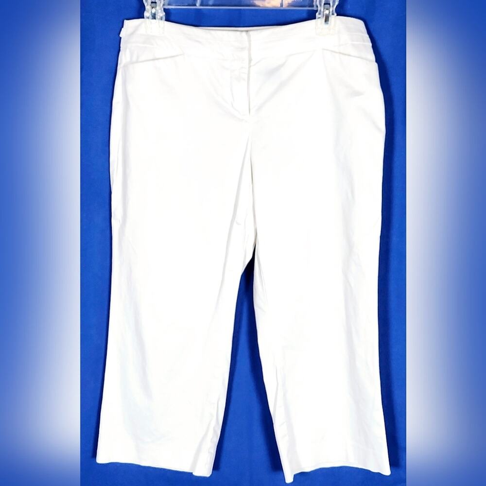 NY & Co White Capri Pants • Size 6 • Gold Link Waist • Cotton Stretch • EUC